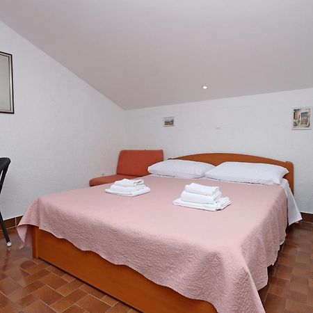 Apartments With A Parking Space Kornic, Krk - 415 Extérieur photo