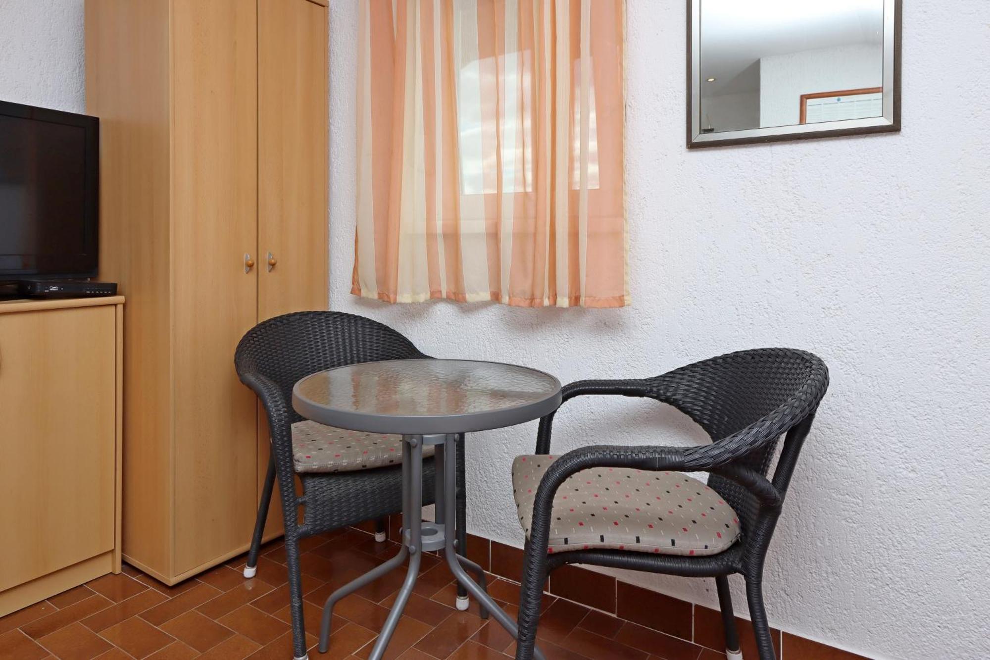 Apartments With A Parking Space Kornic, Krk - 415 Extérieur photo